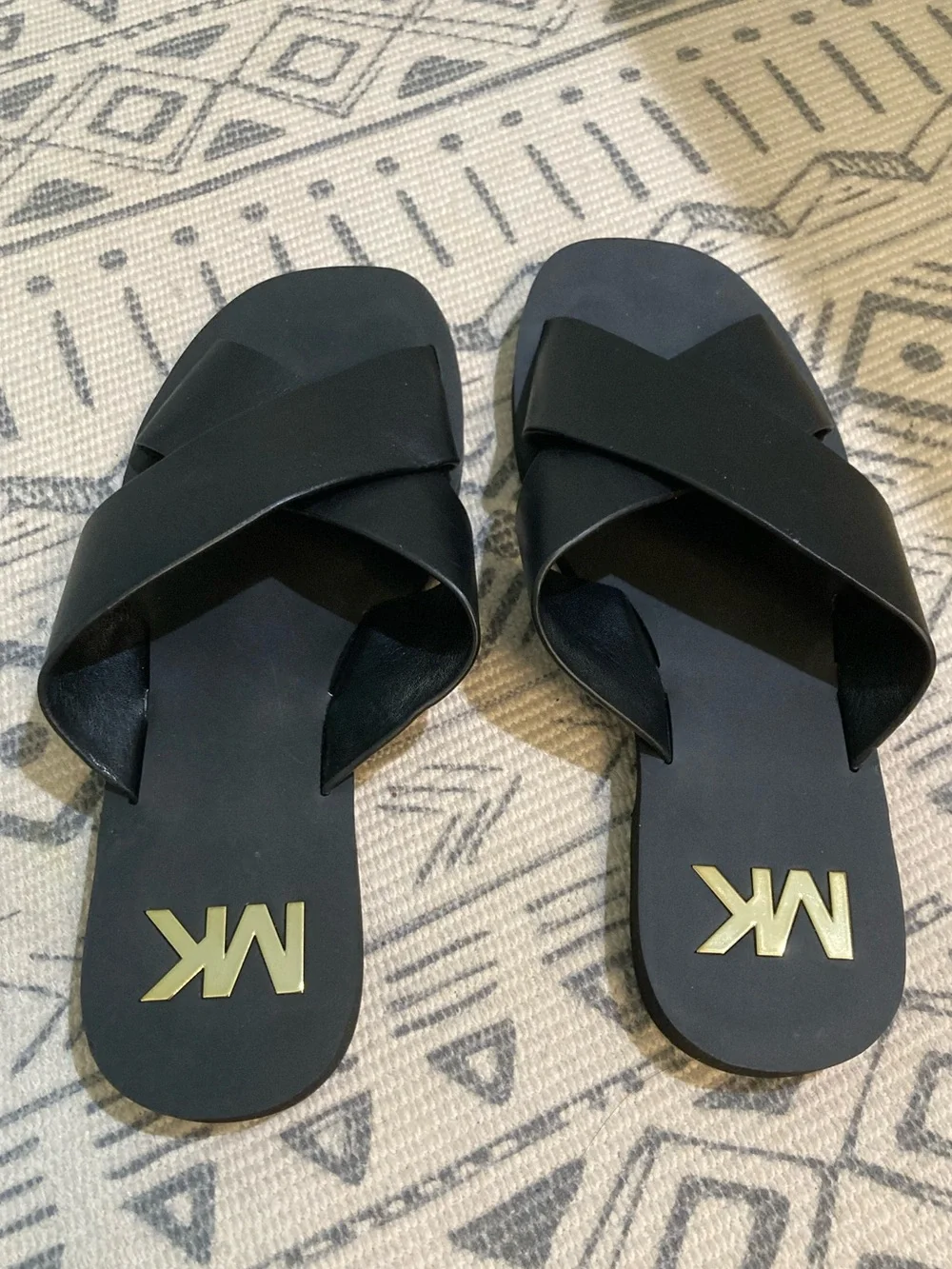 Michael KORS Black Leather Glenda Slide Sandals Gold details size 8